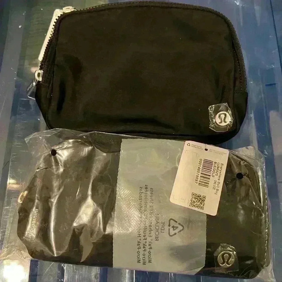Lululemon everywhere belt  bag - Picture 1 of 1